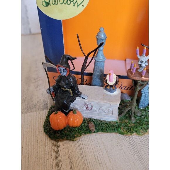 Grim Reaper Waits patiently 2006 Pumpkin Hollow Village accessory - Picture 3 of 9